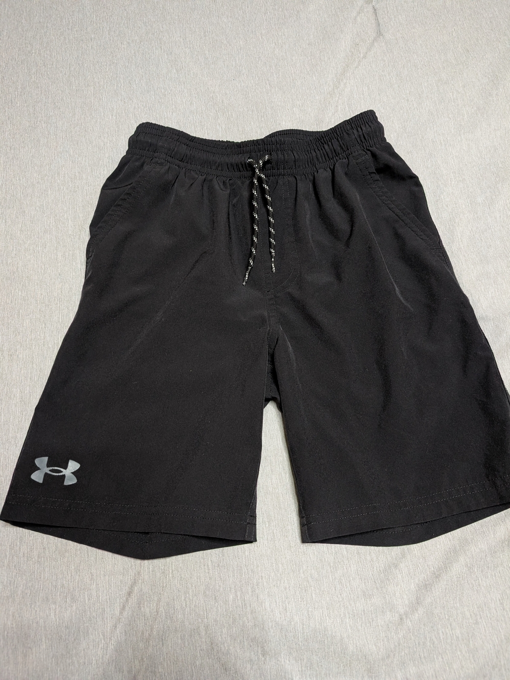Under Armour Black Boys' Athletic Shorts with Reflective Logo Size Y Medium